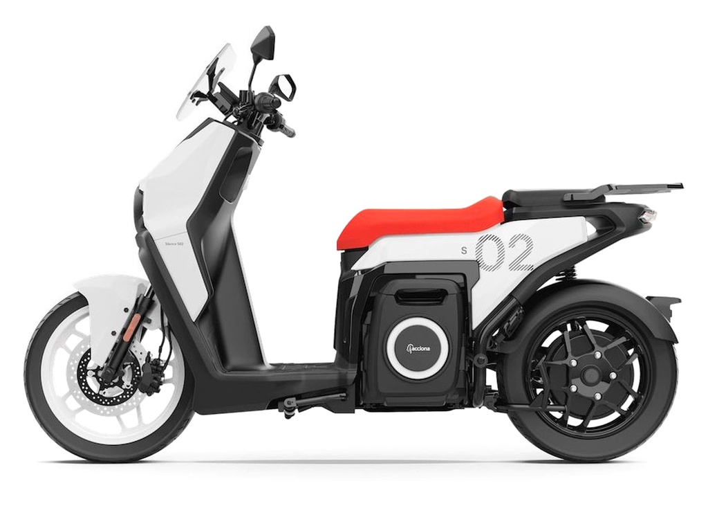 S02_120_MY25_WHITE (2)